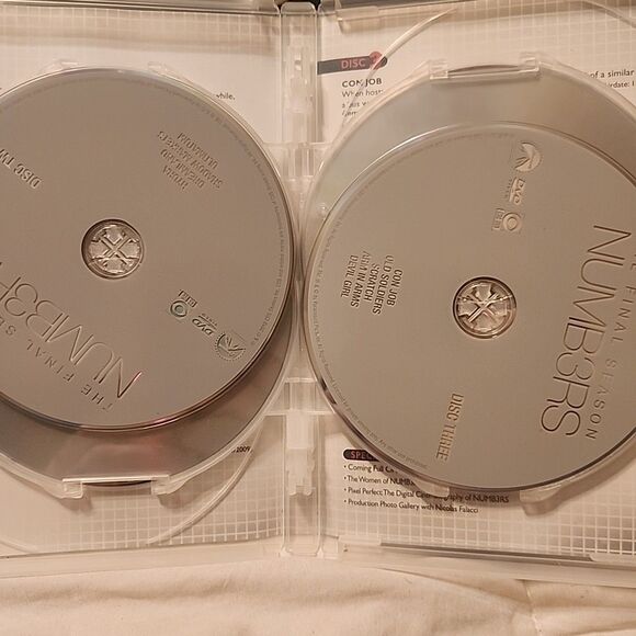 Numb3rs: The Final Season [4 Discs] with Slip Cover - Picture 4 of 5